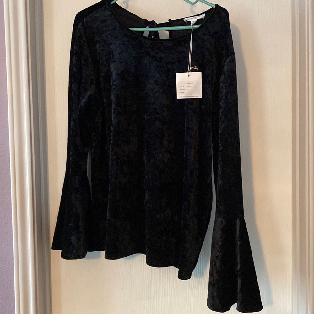 Beach lunch lounge velvet top in Large. Never worn.